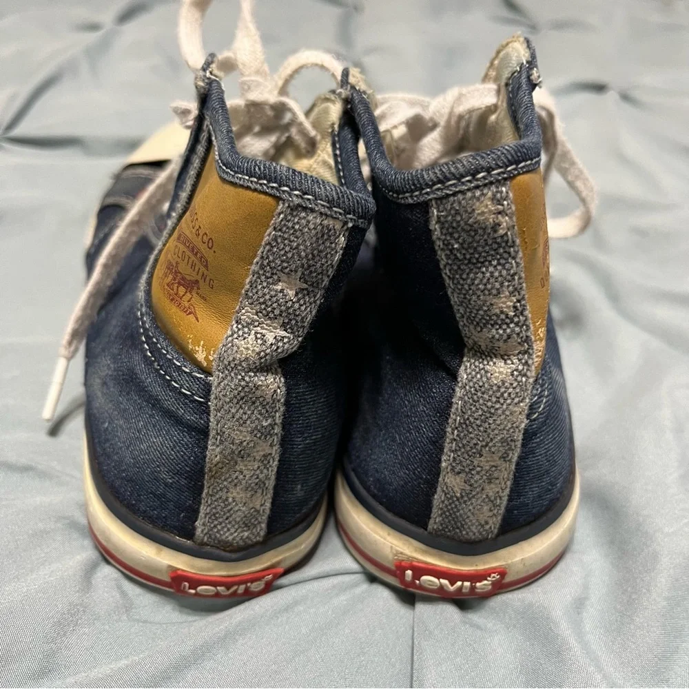 Kids Levi’s Denim Hightop Sneakers Distressed size 2